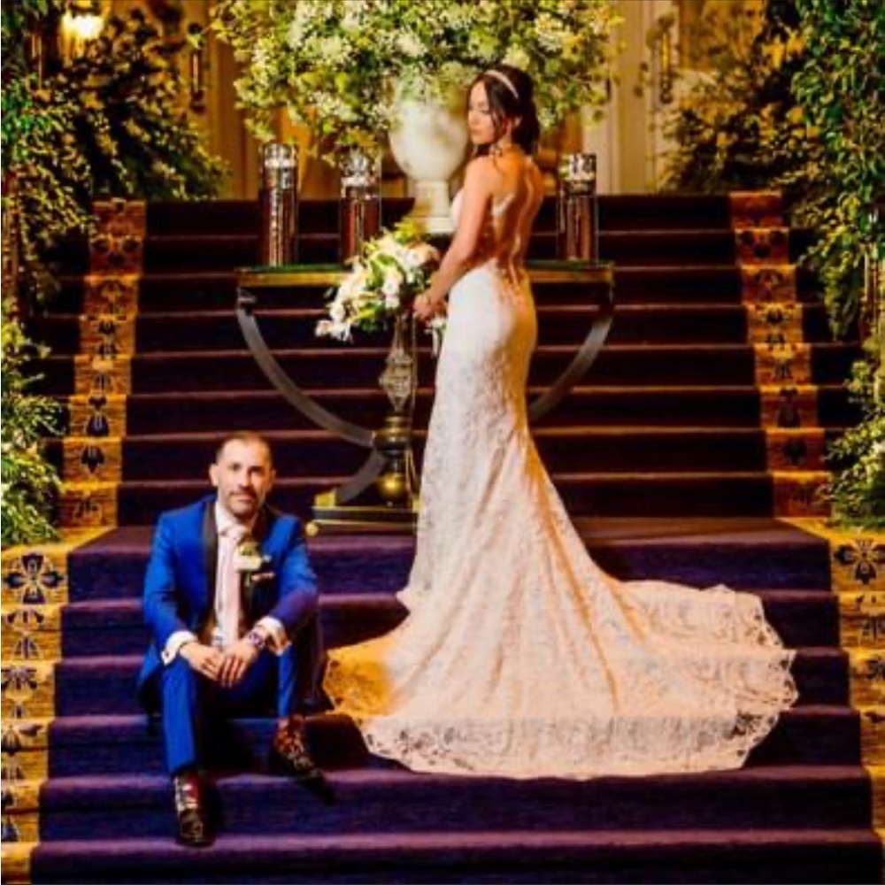 Ines disarming wedding gown